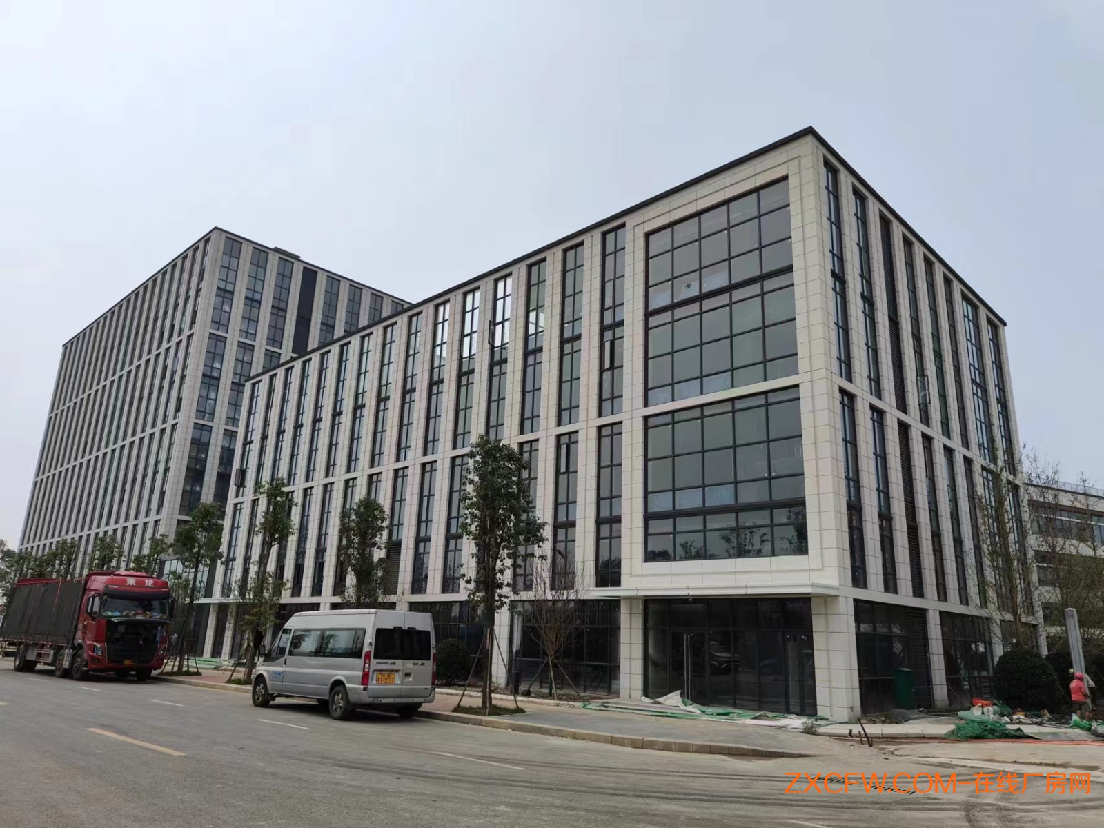 高新西区高端厂房出租，位置好，左京东方，右华为，稀缺资源。 租金补贴50%，政策好。-四川厂房出租
