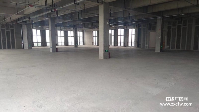 四川成都厂房出租-成都郫县高新西小面积厂房出租 920平6-9个月免租期，政策扶持前三年最高50%租金补贴