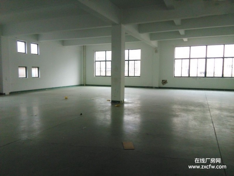 江苏南京厂房出租-南京竹山路1层800平方米厂房出租，高4.5米 环氧地面，有办公室