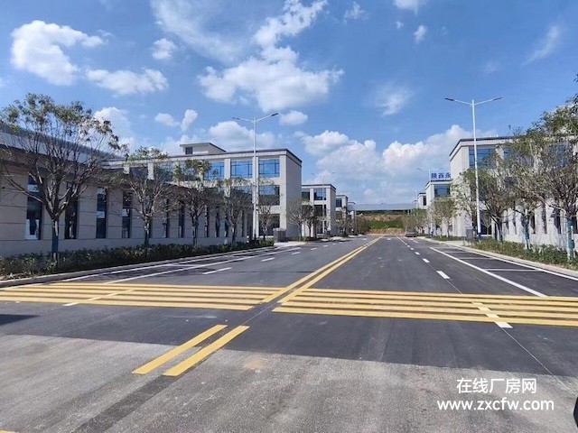 咸阳厂房出租-咸阳4300㎡平免费送两亩庭院厨房钢结构厂房出租