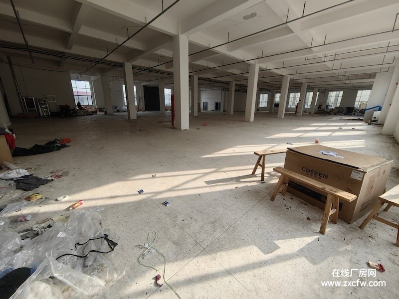 南昌厂房出租-南昌义坊路二楼2452平现成服装厂房出租现成水电带3部电梯