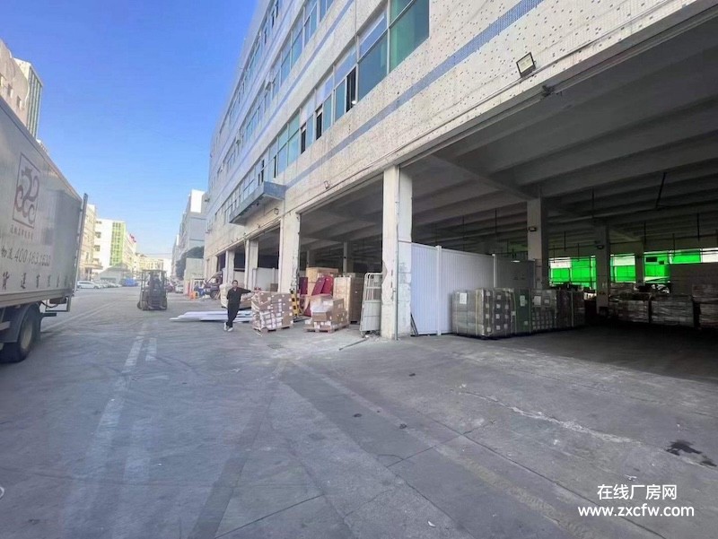 广东深圳厂房出租-深圳龙华新区龙华大浪一楼2400m²厂房出租 330m²起分租