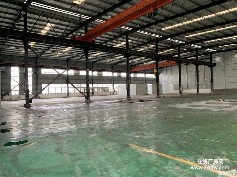 四川成都厂房出租-彭州工业园1100平米和2000平米厂房出租有5吨航车