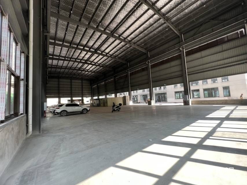 重庆厂房出租-渝北回兴4900㎡独门独院标准厂房出租 带电梯可办公 无行业限制