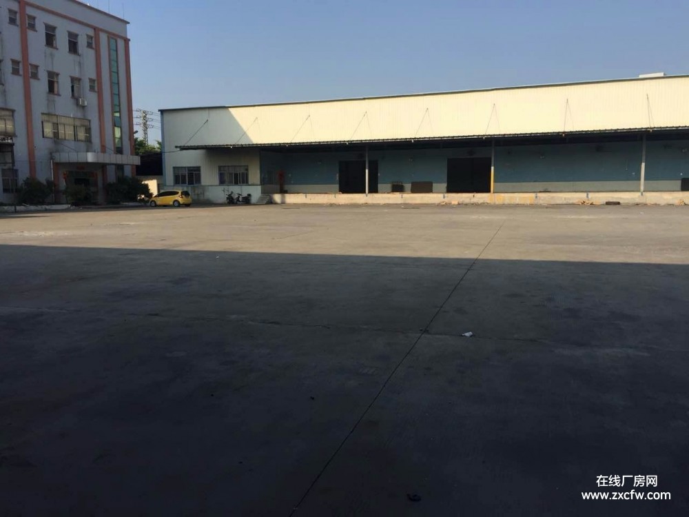 四川成都仓库出租-成华区6500㎡单层高台仓库出租 高度10米 可分租可办公可住宿