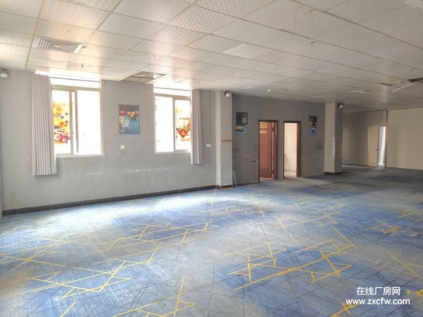 厦门厂房出租-杏林村夜市附近300㎡自建房出租 可办公有电梯有行车 房东直租