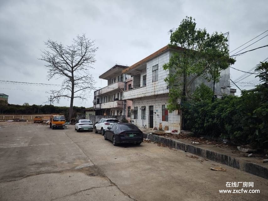 广州厂房出租-从化鳌头镇2000㎡综合场地，临高速手续齐备 独门独院有行车