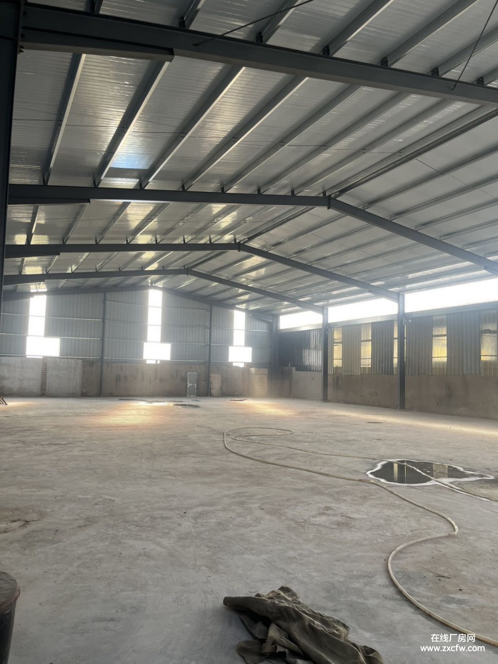 山东淄博厂房出租-淄博临淄大柳村博林路边上1000㎡厂房出租，水电齐全，门口有很大的空地