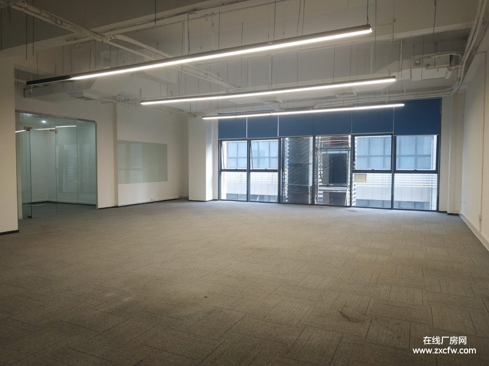 广东深圳厂房出租-南山西丽大学城地铁口一楼350平办公厂房直租无行业限制