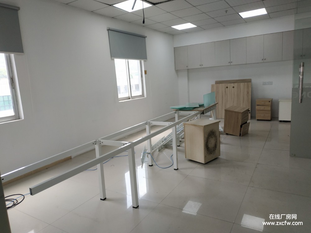 一楼5米层高  西丽大学城地铁口    精装1000平    办公厂房仓库直租-广东厂房出租