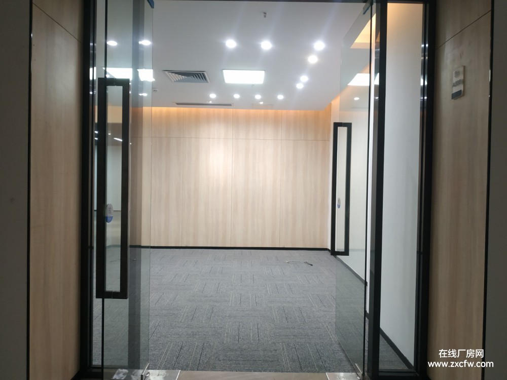 深圳厂房出租-西丽大学城地铁口精装330平现成的  直播场地 办公厂房仓库直租